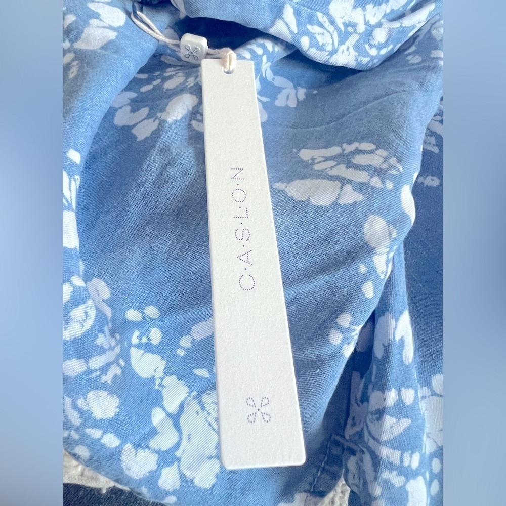 033. NWT CASLON Floral Stamp Chambray Popover Top 3x - Picture 4 of 4